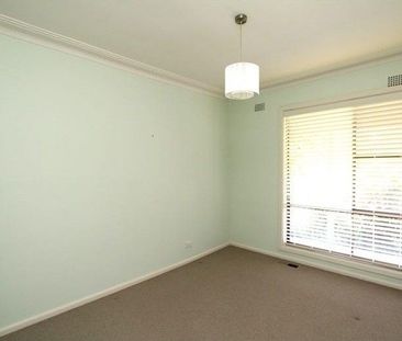 Prime Location! - Photo 3