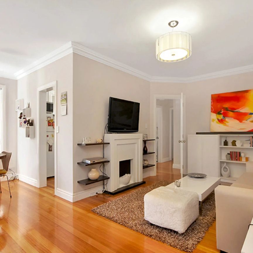 Superb 2 bedroom in ideal Location - Photo 1
