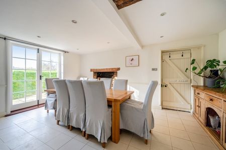 5 bedroom semi-detached house to rent - Photo 3