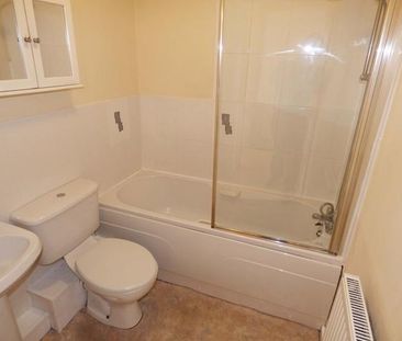 2 bedroom ground floor flat to rent - Photo 1