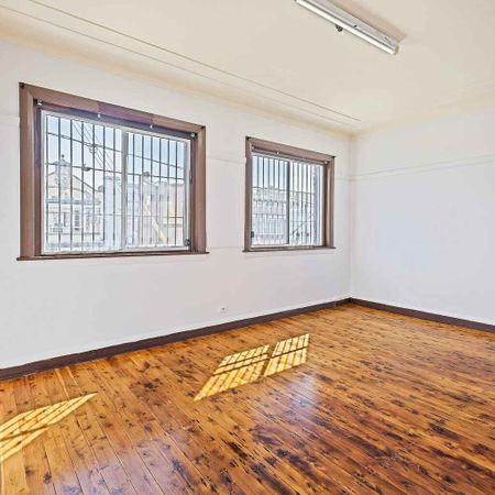 Large Two-Bedroom Apartment in the Heart of Crows Nest - Photo 3