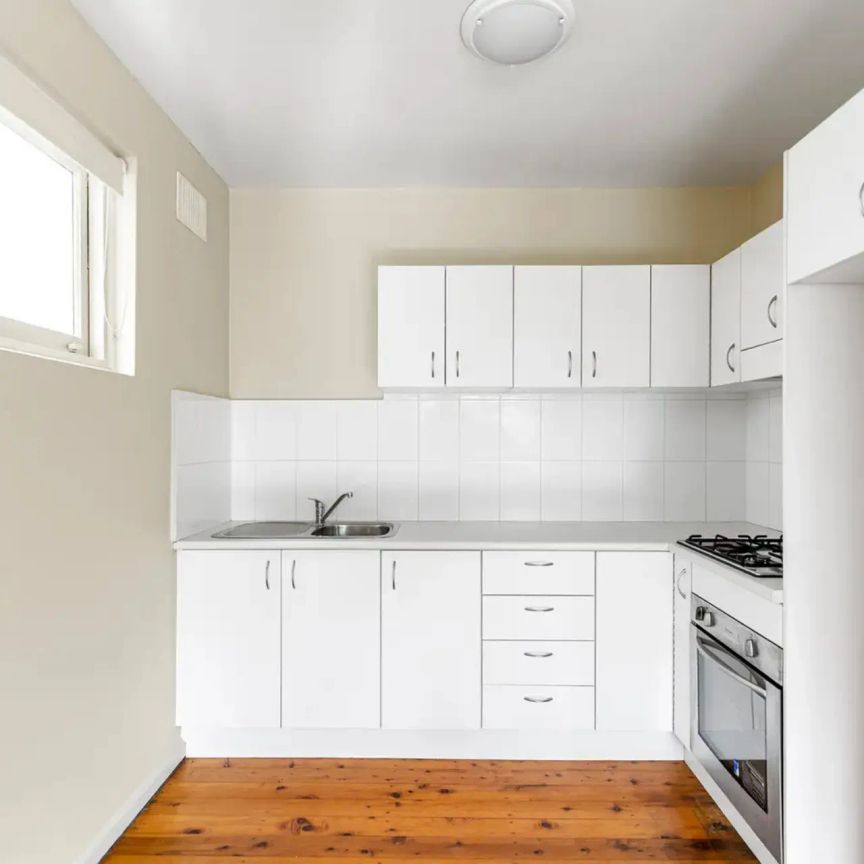 Bright One Bedder with Car Space in Freshwater - Photo 1