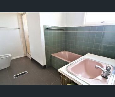 Spacious Home with Convenience of Bentleigh East - Photo 6