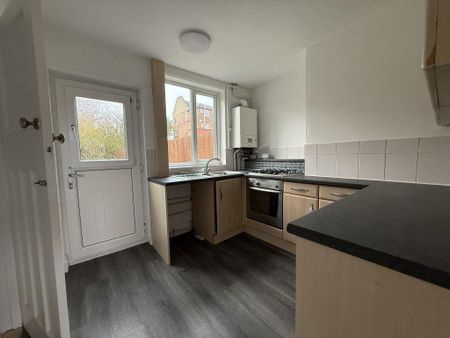 3 bedroom terraced house to rent - Photo 5