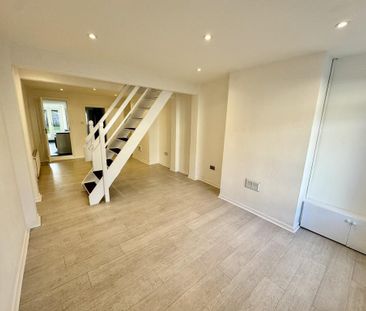 2 bedroom terraced house to rent - Photo 3
