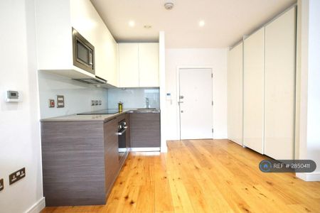 Studio to rent - Photo 5