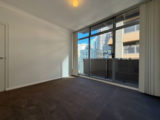 One bedroom apartment – New Paint, New Carpet & A/C - Photo 1