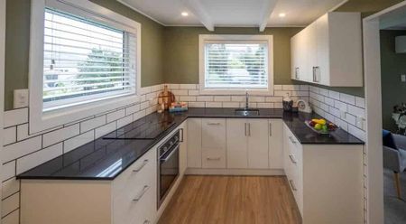 Townhouse in Great Location - Photo 4