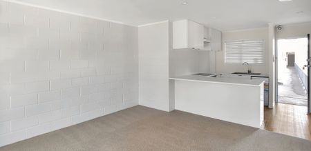 NEW LYNN - 2 Bedroom - Photo 3