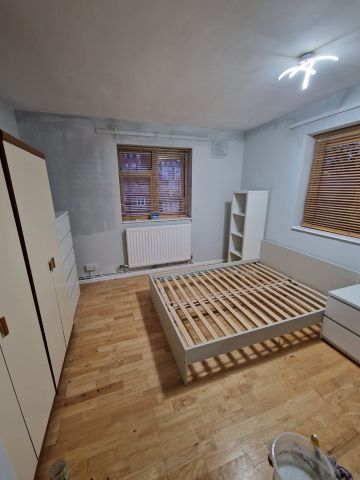 1 Bed Flat, Henry House, SW8 - Photo 3