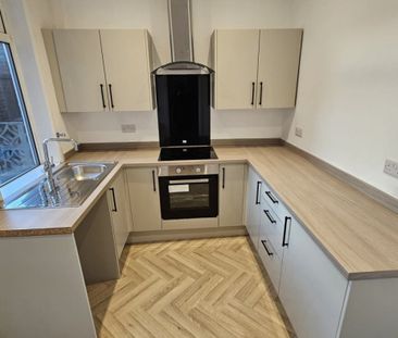 3 bed Terraced - To Let - Photo 2