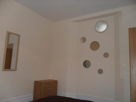 Spacious Victorian HMO - Photo 1