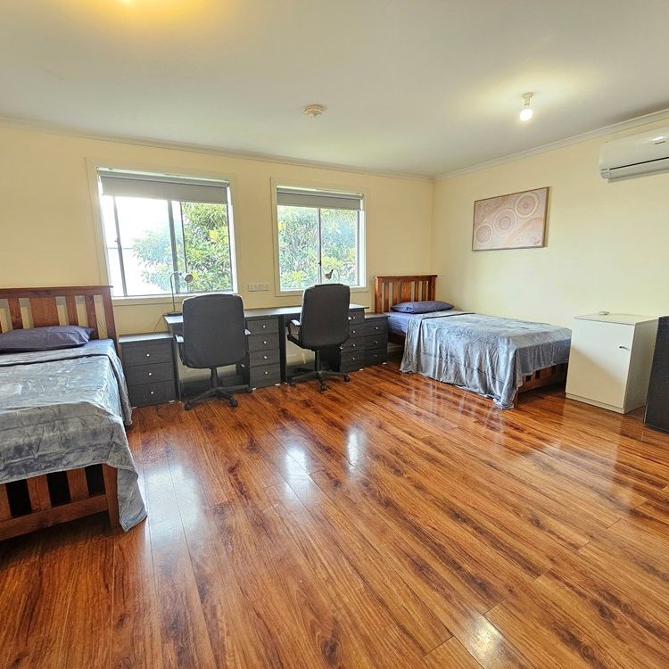 9-bedroom shared house, Cromwell St - Photo 1