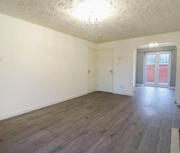 4 bedroom detached house to rent - Photo 1
