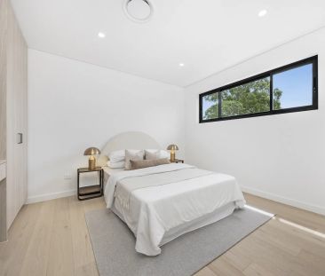 Brand New Luxury Five Bedroom Home in Ultra-Convenient Location - Photo 5