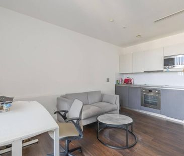 Studio to rent - Photo 1