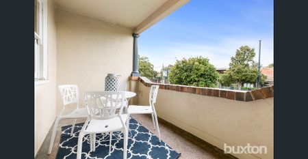 STUNNING TOP FLOOR IN A TOP CLASS LOCALE - Photo 2