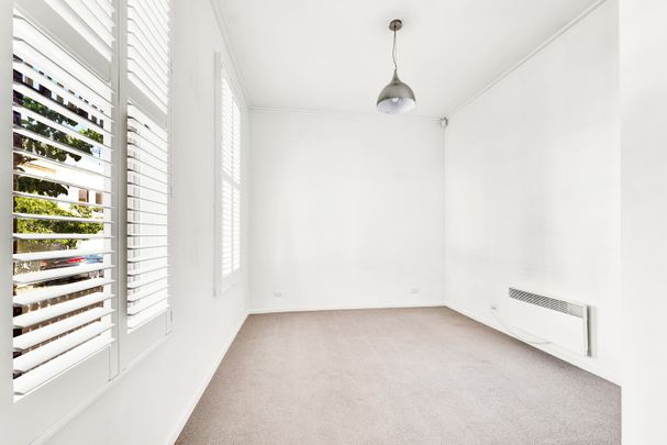 RENOVATED 2 BEDROOM COTTAGE - Photo 1