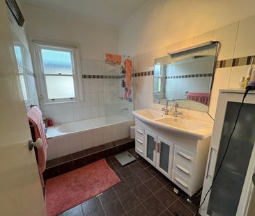 Neat Two Bedroom Home In A Great Location! - Photo 6