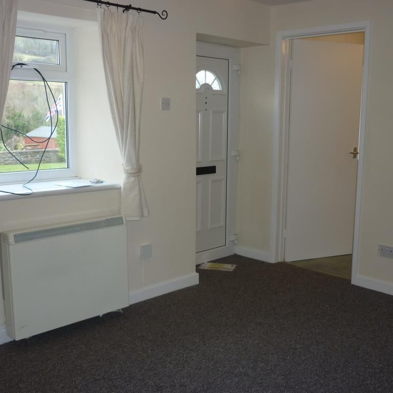 2 bedroom semi-detached house to rent - Photo 1