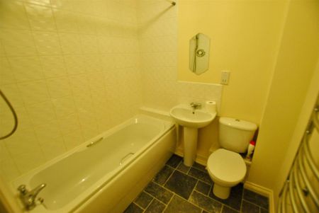 2 bedroom apartment to rent - Photo 5