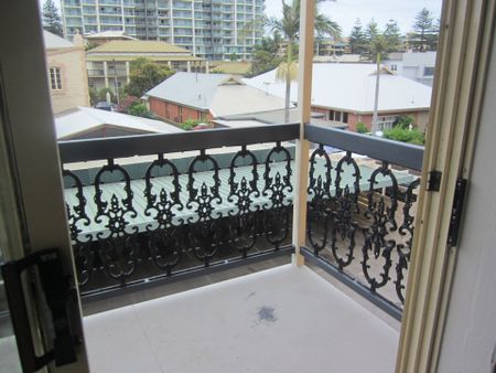 Furnished Apartment in the Heart of Glenelg&excl; - Photo 4