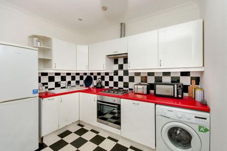 2 bedroom flat to rent - Photo 2