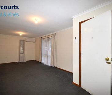 3 BEDROOM FAMILY HOME CLOSE TO PARK & SHOPS - Photo 1