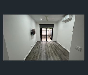 5 STAR ULTRA MODERN LUXURY STUDIO APARTMENT WITH PRIVATE COURTYARD!!! - Photo 2