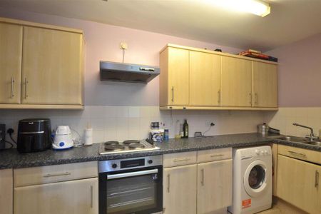 2 bedroom flat to rent - Photo 3