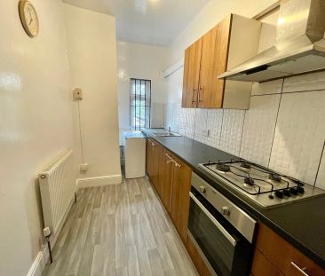 3 bedroom flat to rent - Photo 3