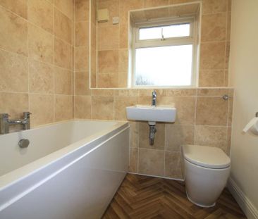 2 bedroom end of terrace house to rent - Photo 3