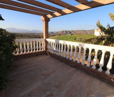 Luxury Villa for rent in Alhaurín de la Torre, Andalusia - Photo 4