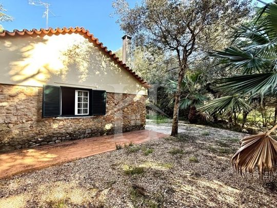 2 bedroom luxury Villa for rent in Alcabideche, Lisbon - Photo 1