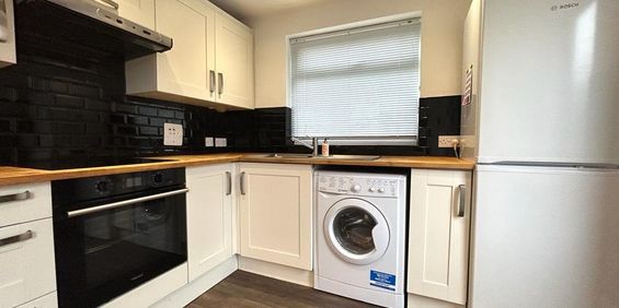 Well Close, Surrey Well Close, Surrey - Photo 3