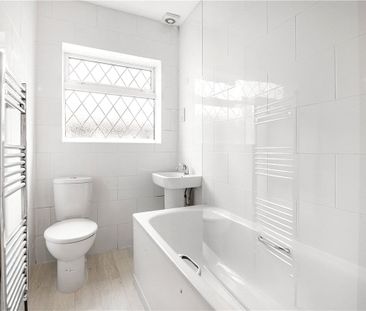 A detached four bedroom bungalow situated within the Village of Ick... - Photo 2