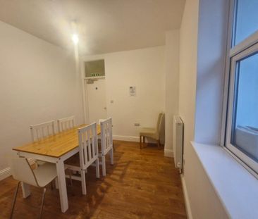 8 bedroom terraced house to rent - Photo 1