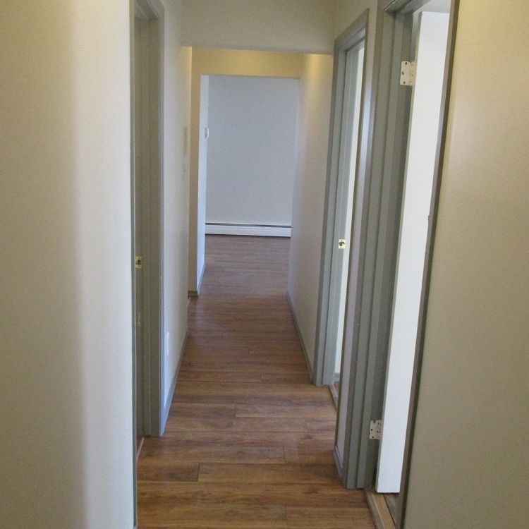 2 Bedroom Unit Across from Hospital!! - Photo 1