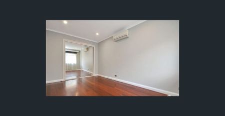 Stylish & modern, low maintenance living - Photo 4