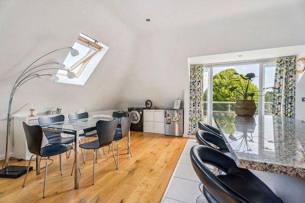 4 bedroom flat to rent - Photo 1