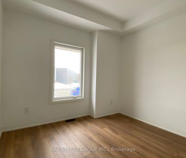 Townhouse For Lease | N8077076 - Photo 4