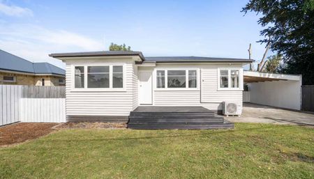 Stylish Home Close to River Walks and Cafes - Photo 4