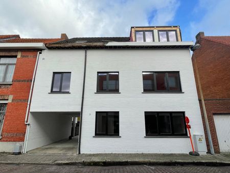 Gerenoveerd appartement op 3de verdieping met 3 slaapkamers en terras - Photo 3