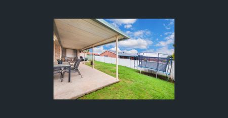 Spacious Four Bedroom Family Home in Glenmore Park - Photo 5