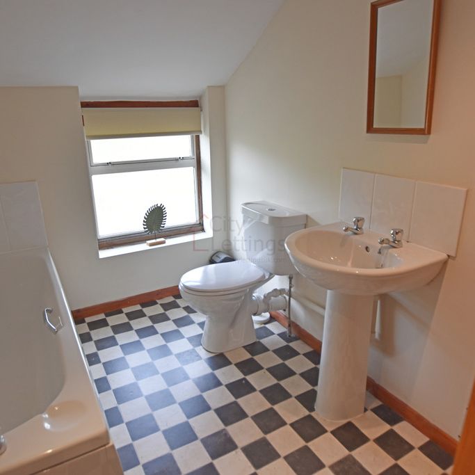 5 Bedroom Semi-Detached House - Photo 1