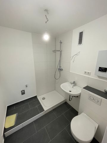 Mietwohnung in Nürnberg - Frisch renovierte 2-Zimmer-Wohnung mit Balkon & Weitblick aus dem 9. OG - Photo 4