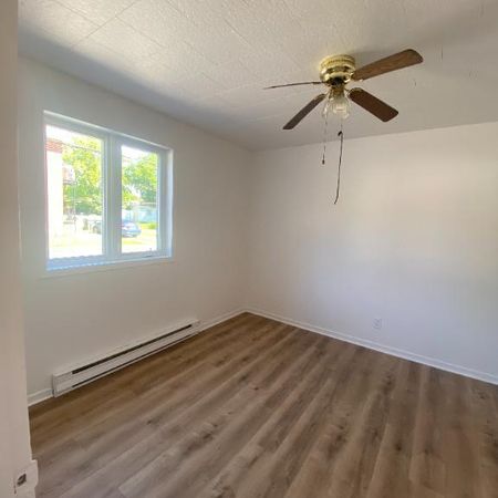 3 1/2 à lourer au rez-de-chaussée rénové - Photo 3