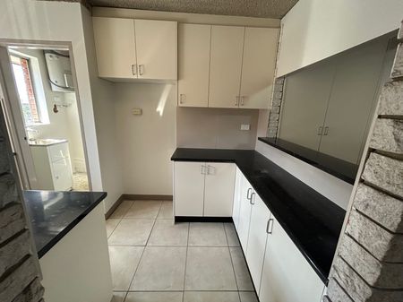 Located In A Sought After Location - Opposite Liverpool Hospital - Photo 2