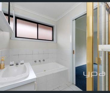 8A Verwood Court, Craigieburn, Vic 3064 - Photo 3