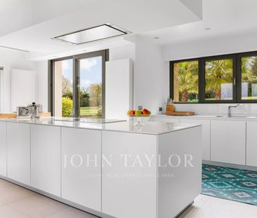 Maison à louer Valbonne, Cote d'Azur, France15 000 EUR / Mois - Photo 1